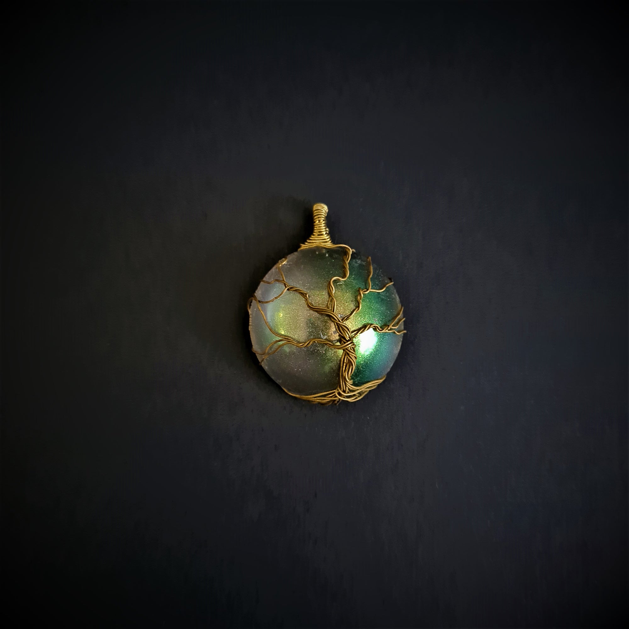 Tree of Life - Round clear iridescent - Pendant and necklace